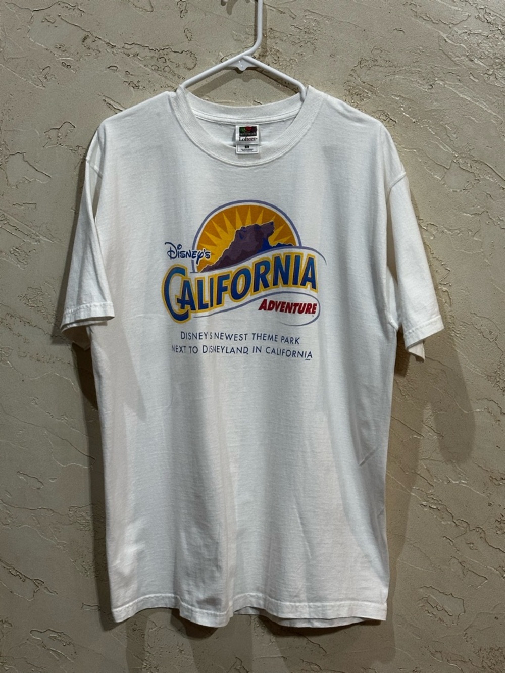 Vintage Disney’s California Adventure 2001 T-shirt with Original Logo size XL